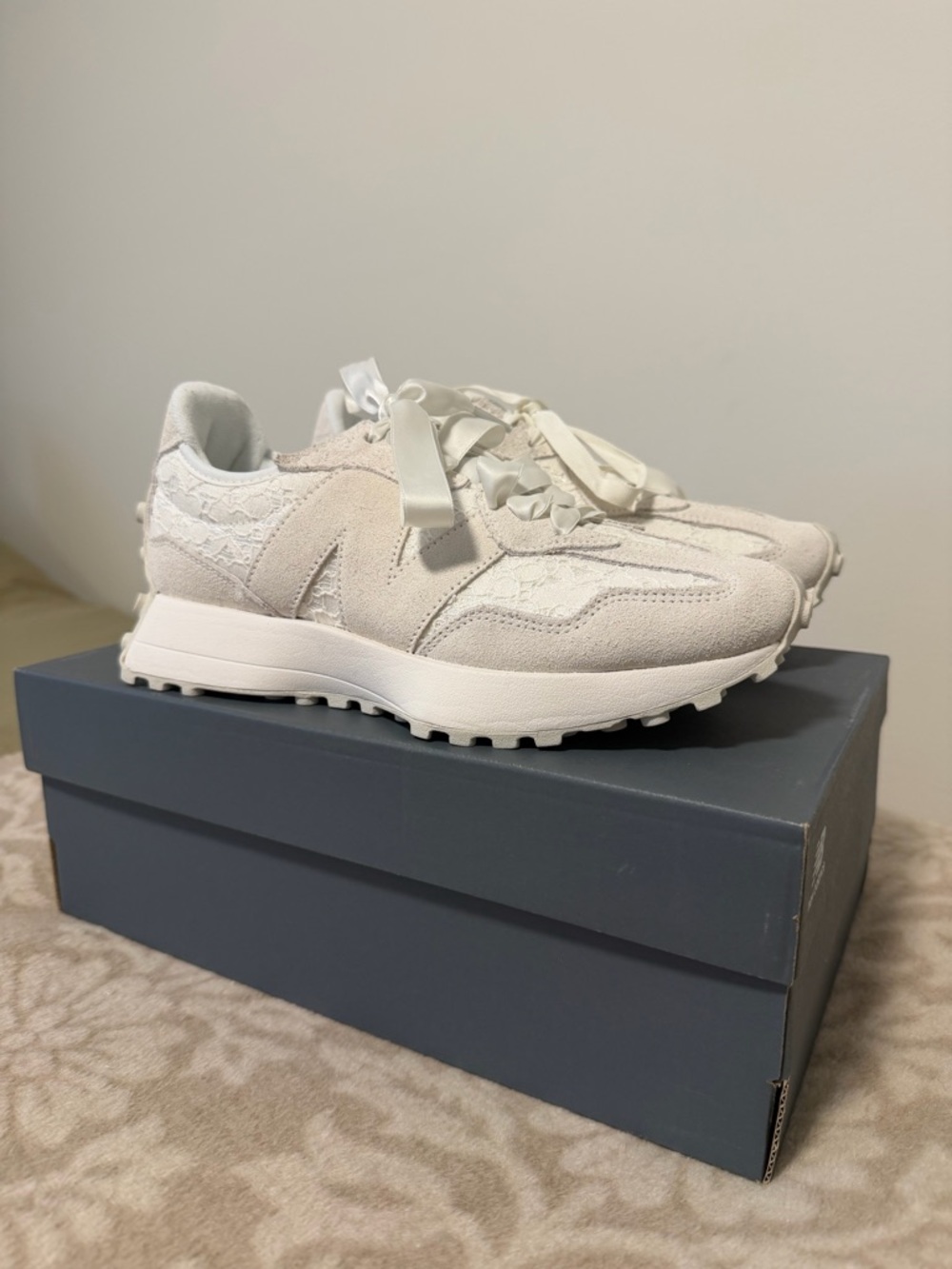 *SOLD* New Balance 327 Sneakers